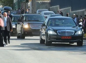 Gazetecilerin yolu kesildi, o Beykoz'a ilerledi