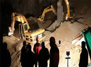 Göçük altındaki cesede ulaşıldı