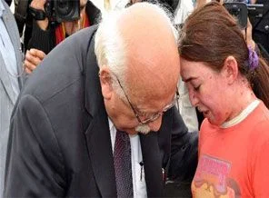 Gözyaşları içinde Bakandan yardım istedi