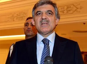 Gül'e New York'ta 'pinokyo'lu protesto
