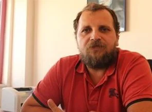 Halay çeken öğrencilere destek veren öğretim görevlisine polis tehdidi iddiası
