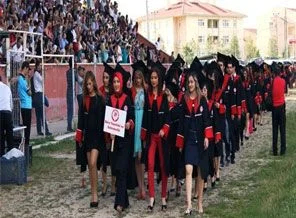 Hava kirliyse öğrenciler tören yapmayacak