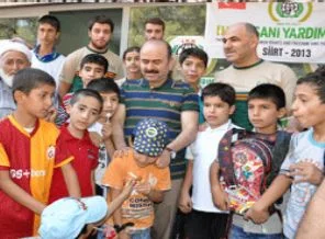 İHH Siirt'ten 300 yetim çocuğa kırtasiye yardımı