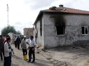 İtfaiyecinin evi yandı: 2 ölü