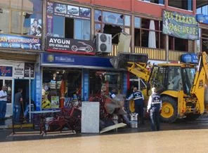 Kadın garsonlar Dersim'i terk etti!