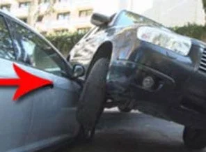 Kadın sürücüden inanılmaz kaza