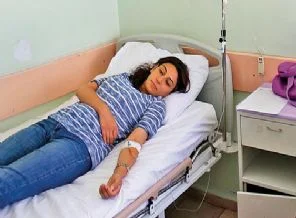 Kadınlar, hastanede hamile doktoru dövdü