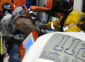 Kalbinden bıçaklanıp sokağa bırakılan genç yaşamını yitirdi