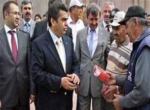 Kayseri Valisinin Türk bayrağı hassasiyeti