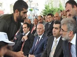 Kızını Bakan Yıldız'ın kucağına bırakıp gitti