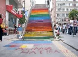 Kocaeli'de merdiven boyayanlara tutanak