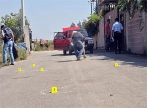 Komşuların çocuk kavgası kanlı bitti: 2 ölü