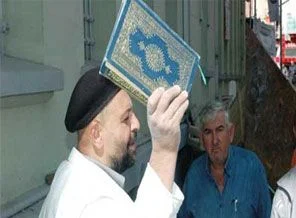 Kur'an-ı Kerim'i toprağa gömmek istediler