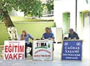 Laik-Kemalist ÇYDD cami bahçesinde...