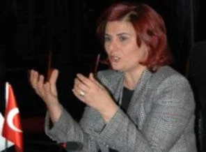Muhalefete olan öfkesini basından çıkardı