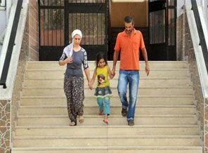 Nüfusta ölü görünen anne kızını okula yazdıramadı
