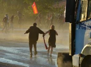 ODTÜ'de eyleme polis müdahalesi