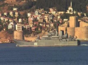 Rus gemileri Boğaz'dan geçti
