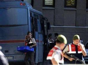 Şeffaf dava yasayı deldi