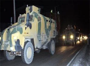 Suriye sınırına askeri sevkiyat sürüyor