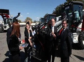 Topbaş'tan Suriyelilere kapı açanlara destek