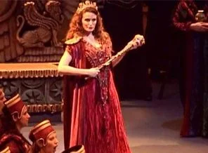 Ünlü opera sanatçısı sahnede beyin kanaması geçirdi