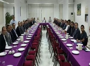 Vali sabahın 6'sında toplantı yaptırıyor