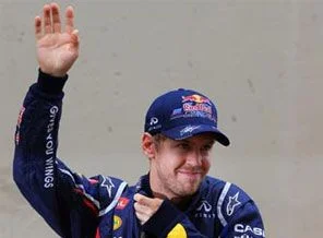 Vettel ilk sırayı yine kaptırmadı