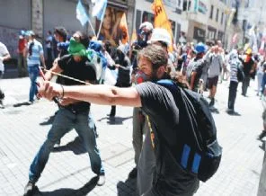 Yabancı şirketlerin CEO'larına Gezi telefonu