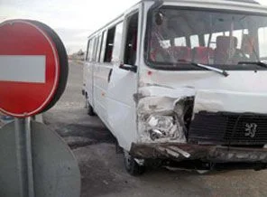 Yolcu minibüsü devrildi: 13 yaralı