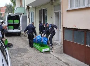 92 yaşındaki emekli evinde ölü bulundu