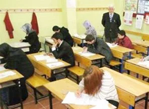 Açık lise sınavlarında hatalar paspasın altında!