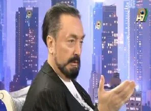 Adnan Oktar'dan tartışılacak başörtüsü yorumu