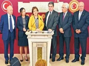 'AK Parti'li vekiller türbanla Genel Kurul'a girmek isterse ne yapacağız?