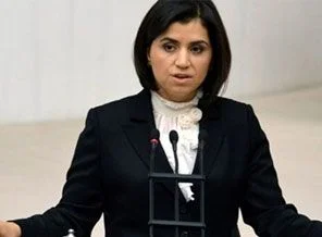 AK Partili vekil Meclis'e başörtüsüyle mi gelecek?