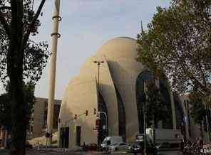 Almanya'da Camiler kapılarını açtı