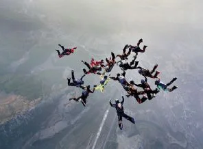 Amatör paraşütçülerden 'Cumhuriyet' rekoru