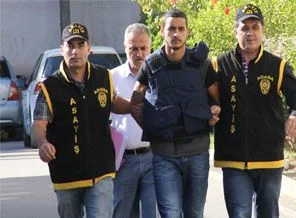 Annesini öldüremeden yakalandı