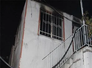 Aranan cinayet şüphelisi ev kundakladı iddiası!