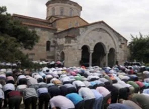 Ayasofya cami olarak kalacak