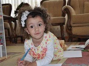 Azra bebek ailesini yaşama bağladı