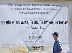 Bahçeli'den Kürtçe afişe sert tepki