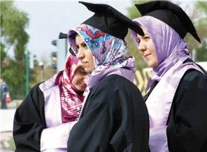 Bakan'dan başörtüsü yorumu: 'Yüzü, gözü görünmesin' böyle olur mu?