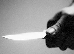 Barışmak istemeyen sevgilisini bıçakladı