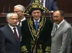 Başbakan Erdoğan kaftan giydi