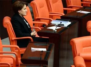 Başörtüsü ile gelecekler mi?