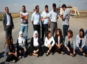 BDP heyeti oturma eylemi yaptı