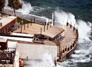 Bodrum'u önce lodos ardından sağanak vurdu