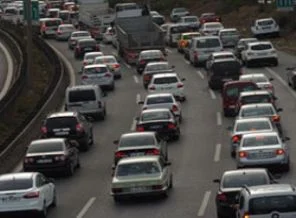 Bolu'da 10 kilometrelik araç kuyruğu