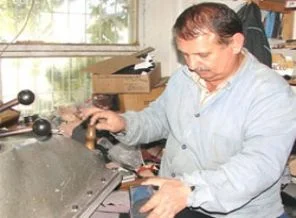 Burada kadınlar dahil herkes ayakkabıcı
